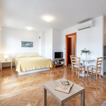 Leopold Apartment